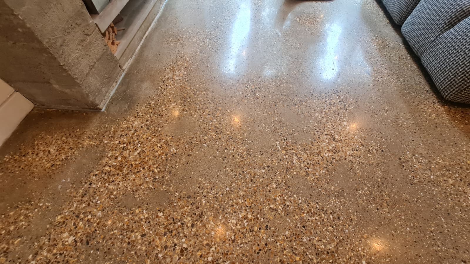 Exposed Aggregate Polished Concrete Floor in a Home in Chelsea, London - Gallery Image
